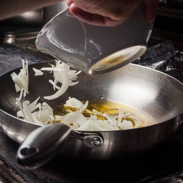 Qué cocinar antes: el ajo o la cebolla. Por qué el orden en que lo sofríes en la sartén es crucial para el resultado 