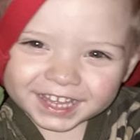 Un niño de dos años no vivirá para ver la Navidad y su familia se la adelanta con ayuda de vecinos y redes sociales