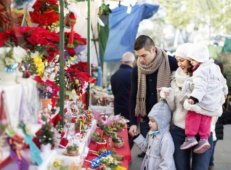 Cabalgatas, luces, escaparates... Los paseos con tu bebé van a ser especiales esta Navidad