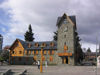 El pueblo de Bariloche limpia su ceniza