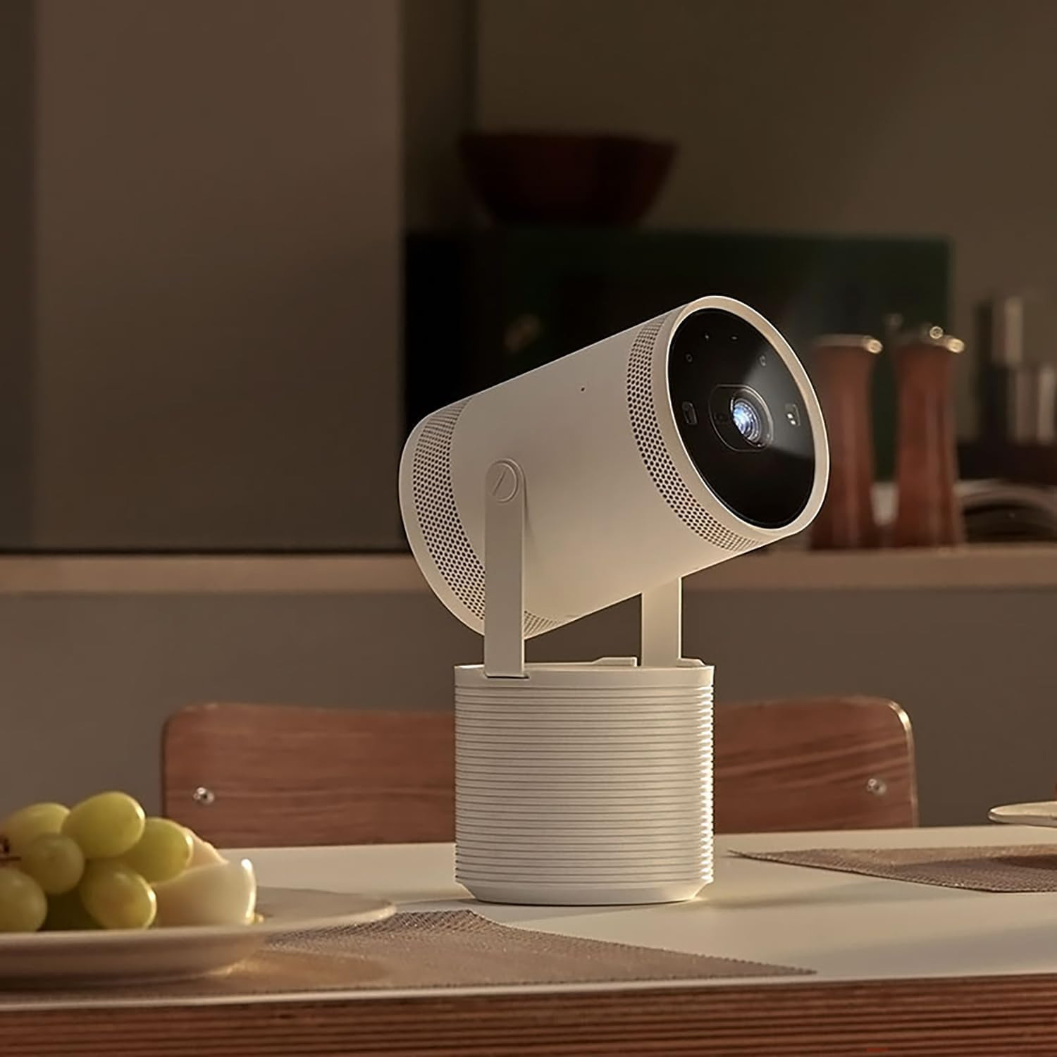 Samsung - Proyector portátil Samsung The Freestyle (2ª Gen.) 100' Smart TV (2023).