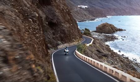 ¡Sorpresa! La Honda NT1100 se deja ver por primera vez en este teaser que revela algunos detalles de su equipamiento