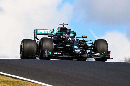 Lewis Hamilton ya es el piloto con más victorias de la Fórmula 1 en una carrera que lideró Carlos Sainz