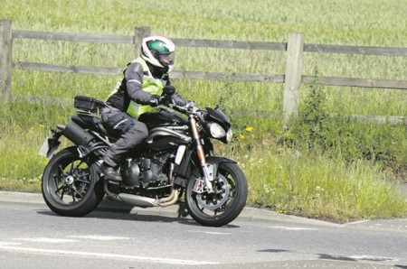 Dos mulas hacen sospechar de un restyling para la Triumph Speed Triple