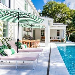 La tumbona más buscada de Amazon ahora rebajada por tiempo limitado: plegable y con parasol 