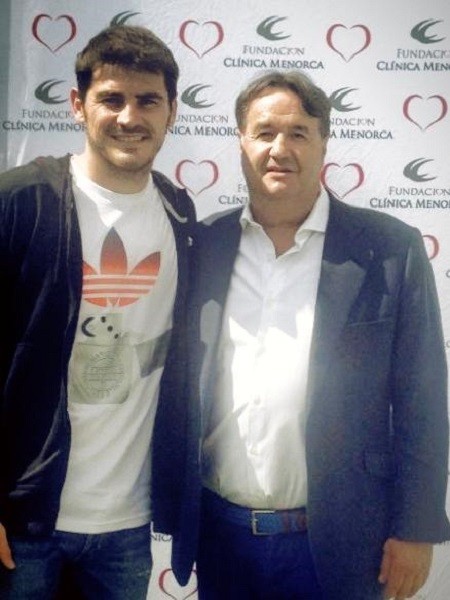 Pero qué solidarios se nos ponen Iker Casillas o Feliciano López dale que te pego al padel