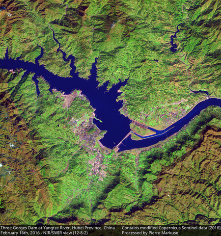 Vista De La Presa De Las Tres Gargantas Desde El Espacio