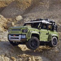 ¡Alucina! El Land Rover Defender de LEGO tiene más de 2.500 piezas, tres diferenciales y suspensión independiente