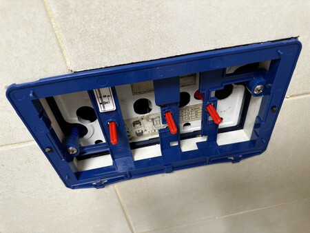 Reguladores de caudal en cisterna empotrada