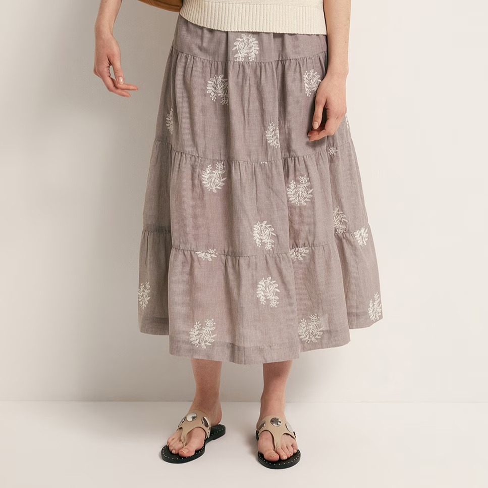 Falda midi con bordados de Sfera