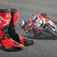 Look espartano por 450 euros, así son las botas de coleccionista Alpinestars 99 Camo Supertech R 
