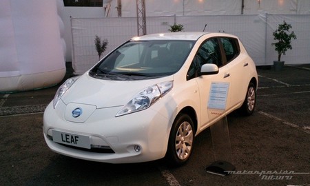 Nissan LEAF 2013 desde 24.000 euros en España, 18.500 euros con ayudas, más alquiler de batería