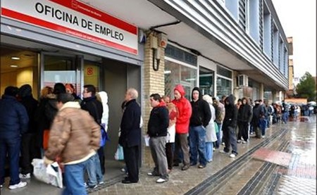 El gasto por desempleo en España vuelve a niveles de 2006, pero con mucho más paro: la cobertura social se desploma