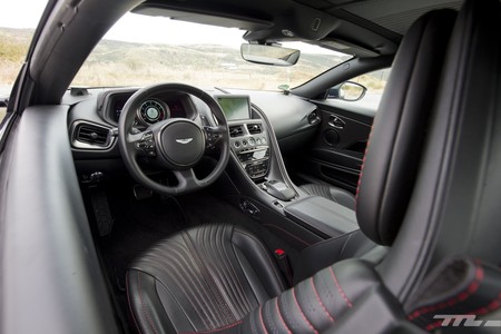 Aston Martin DB11 prueba