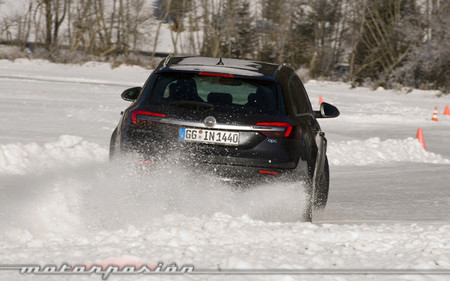 Opel Winter 4x4, conducción en nieve en los Alpes austríacos