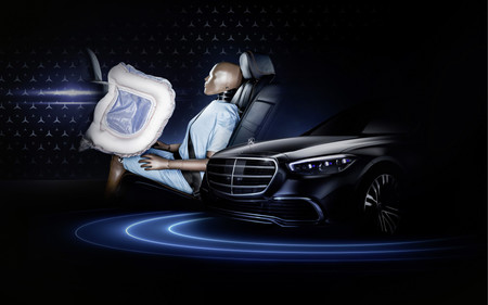 El nuevo Mercedes-Benz Clase S será el primer coche con airbag frontal para las plazas traseras