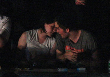 Kristen Stewart y Robert Pattinson ¿besándose?