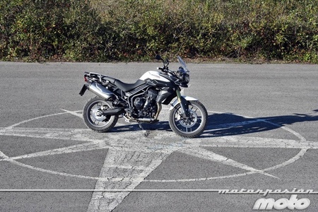 Triumph Tiger 800, prueba (valoración, vídeo, galería y ficha técnica)