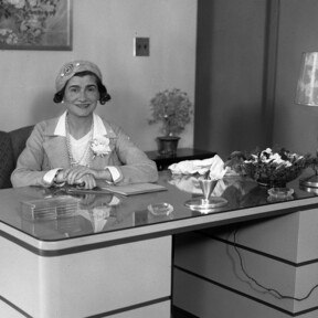 La frase de Chanel sobre lo importante en la vida: "La naturaleza te da el rostro que tienes a los veinte, la vida moldea el que tienes a los treinta"