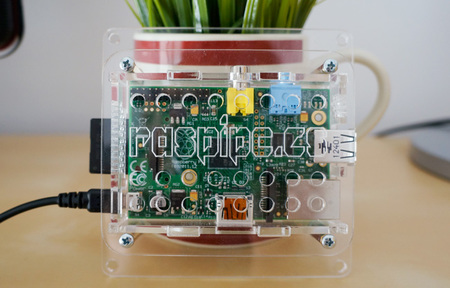 Caja VESA de RaspiPC, compañera inseparable de tu televisor y tu Raspberry Pi