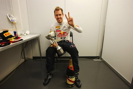 Red Bull quiere "atar" a Sebastian Vettel