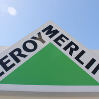 Leroy Merlin comienza a liquidar ventiladores de techo: como este modelo con luz regulable y bajo consumo por menos de 70 euros 