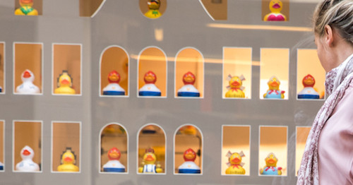 En esta tienda solo puedes comprar una cosa: patitos de goma