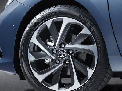 Llantas y tapacubos: bellezas y aberraciones por cuadruplicado