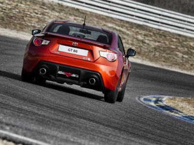 10.000 euros de presupuesto. Así mejoraría tu coche un experto 