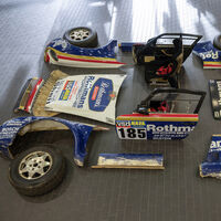 Porsche quiere que veas cómo deja nuevo un coche mítico del Dakar, y la fantasía es que al final parezca viejo