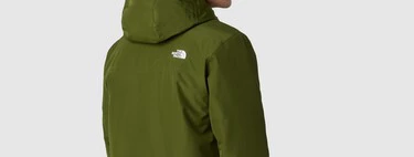Impermeable, calentita y cortavientos: El Corte Inglés rebaja la chaqueta The North Face más completa  