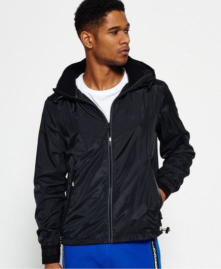 Antes del cambio de temporada: cazadora de entretiempo impermeable de Superdry por 26,95 euros y envío gratis en eBay