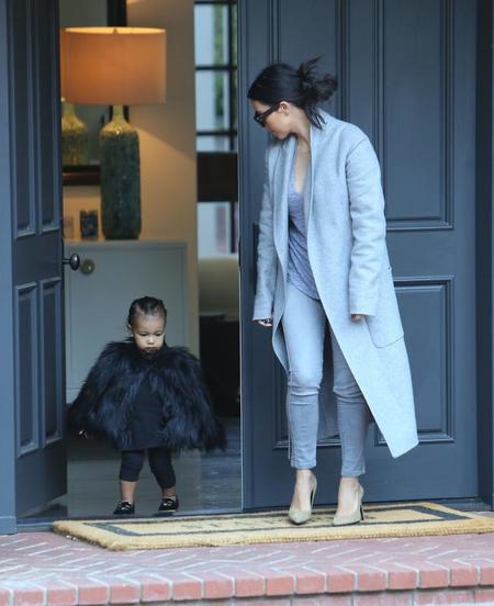 Vaya modelitos que le plantan a North West