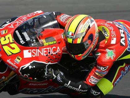 Una carrera en grupo aprieta el campeonato de 125