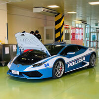 El Lamborghini Huracán de la policía italiana vuela a 300 km/h para entregar a tiempo dos riñones