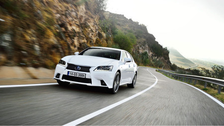 Lexus GS 300h, desde 45.900 euros un híbrido más accesible