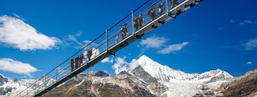 El puente colgante más salvaje de Europa está en los Alpes a 2.000 metros de altura 