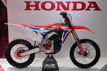 Honda mueve ficha en las motos eléctricas con la CR Electric Proto de motocross
