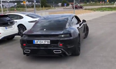 El nuevo Porsche Taycan está por fin en movimiento (aunque no como nos gustaría)