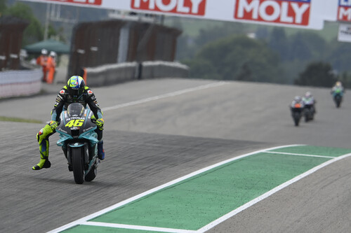 Los 46 retratos de la carrera deportiva de Valentino Rossi: el adiós a la leyenda que se inventó MotoGP 