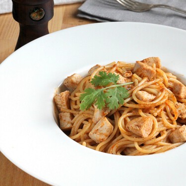 Pasta con pollo en 20 minutos: la receta deliciosa y fácil ideal para solucionar cualquier comida o cena de diario 