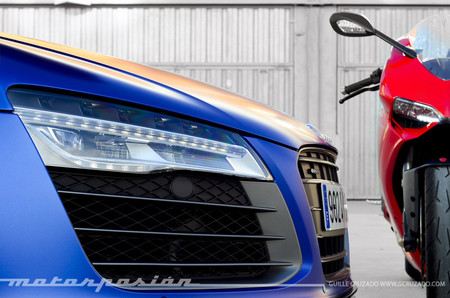 Audi R8 V10 Plus vs Ducati 899 Panigale