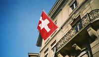 Suiza interviene su moneda para evitar morir de éxito