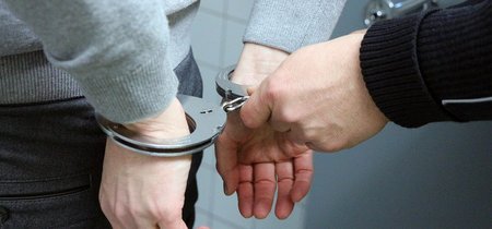 Un mes de cárcel para la primera persona condenada por la pionera ley contra 'fake news' de Malasia