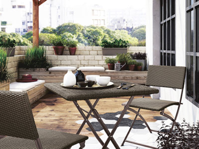 Siete claves para decorar tu balcón (aunque sea mini) 