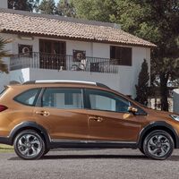 Confiable camioneta de tres filas y motor económico en México: usada cuesta menos de 300,000 pesos y valdrá la pena varios años