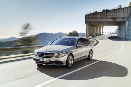 El Mercedes-Benz Clase C 2018 apenas cambia, pero trae más tecnología y cuadro de instrumentos digital