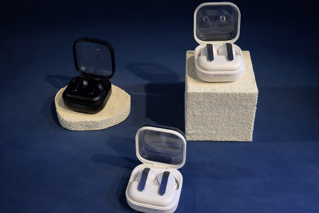 Galaxy Buds4 y Galaxy Buds4 Pro: Samsung renueva diseño y control de sus auriculares y te pone un intérprete particular en tus oídos