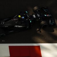 Fernando Alonso y su Renault R25 han sido la gran atracción de unos libres dominados por Valtteri Bottas