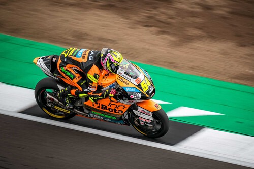 Fermín Aldeguer se estrena en Moto2, Pedro Acosta es el nuevo líder del mundial y Arón Canet completa el triplete